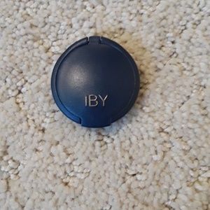 Blue shimmer eye shadow